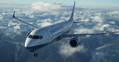 Dopravné lietadlo letiace nad zasneženými horskými oblasťami severných regiónov, symbol medzikontinentálnych letov a polárnych koridorov